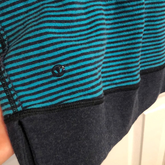 SOLD - Lululemon reversible long sleeve size 4 - Picture 4 of 4